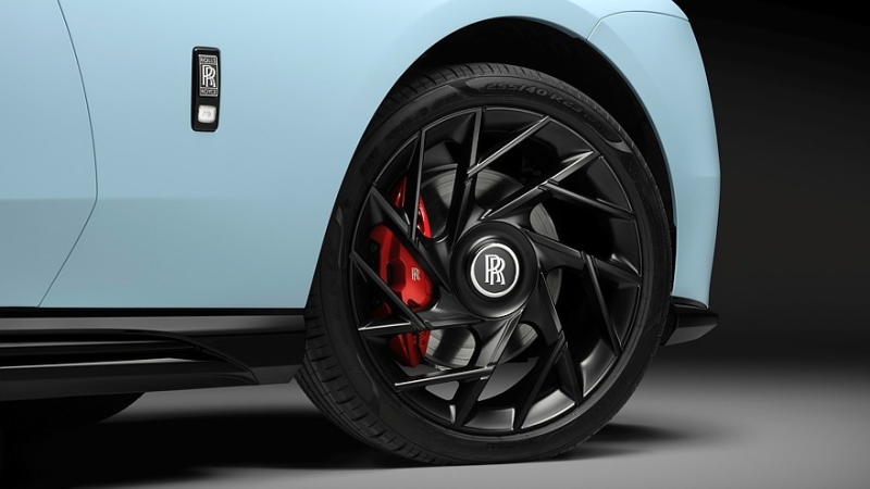 Rolls-Royce Spectre Series II: больше мощности, больше запас хода и диски в стиле Zeekr