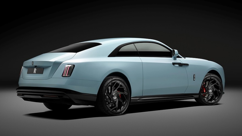 Rolls-Royce Spectre Series II: больше мощности, больше запас хода и диски в стиле Zeekr
