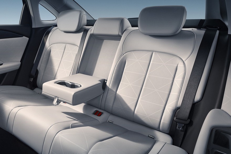 Седан Geely Emgrand пятого поколения получил новую начинку