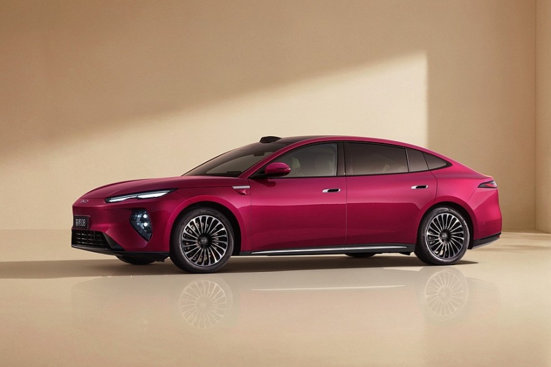 Флагманский седан BYD Seal 08 предложен с несколькими вариантами техники, есть полный привод