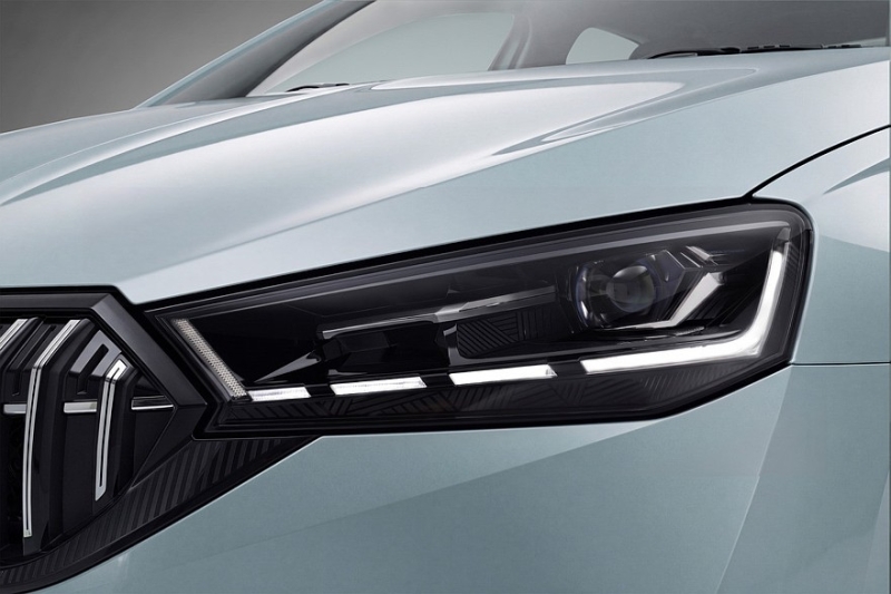 Бюджетный седан Skoda Slavia пережил рестайлинг: другие экраны, массажёр и новый автомат