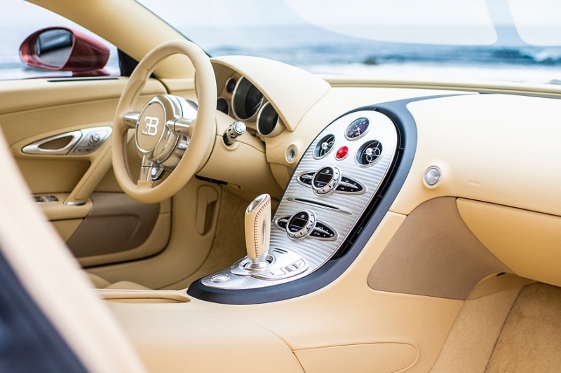 Bugatti представила полностью отреставрированный и слегка облагороженный Veyron