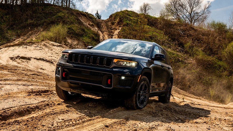Jeep Grand Cherokee получил несколько обновок и слегка подорожал