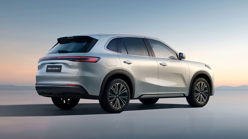 Кроссовер Geely EX5 с новой техникой обзавёлся российским ценником