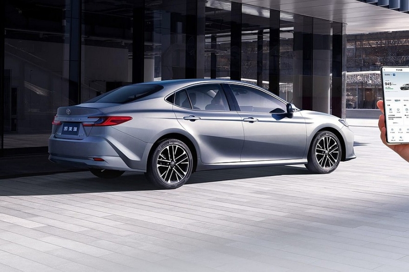 Обновлённая Toyota Camry: увеличенный экран, &laquo;хрусталь&raquo; и кое-что ещё