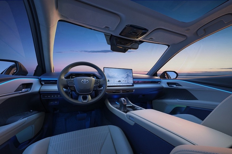Обновлённая Toyota Camry: увеличенный экран, &laquo;хрусталь&raquo; и кое-что ещё