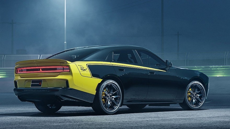 &laquo;Пчёлка&raquo; вернулась и готова всех покусать: представлен новый Dodge Charger Super Bee