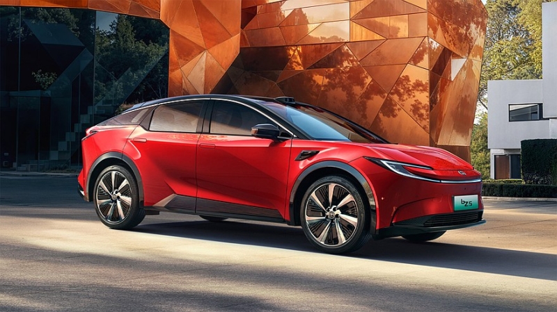 Плохо продающийся Toyota bZ5 пытается привлечь покупателей обновками и скидками