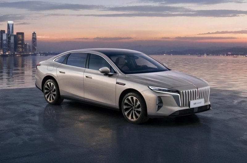Седан Hongqi H7 нового поколения предложен с полным приводом