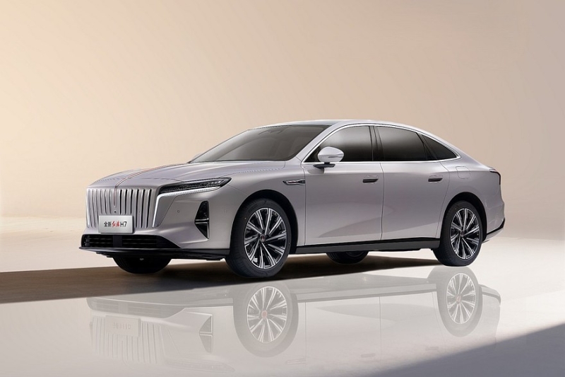 Седан Hongqi H7 нового поколения предложен с полным приводом