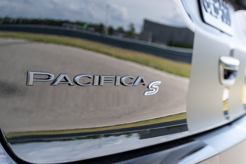 Stellantis подготовил пару концептов на базе обновлённого минивэна Chrysler Pacifica