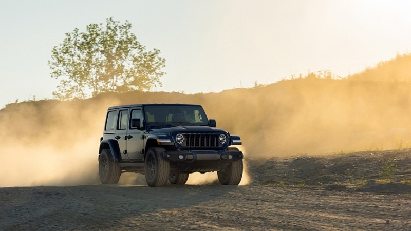 У внедорожника Jeep Wrangler появилась &laquo;затемнённая&raquo; версия Smoky Mountain