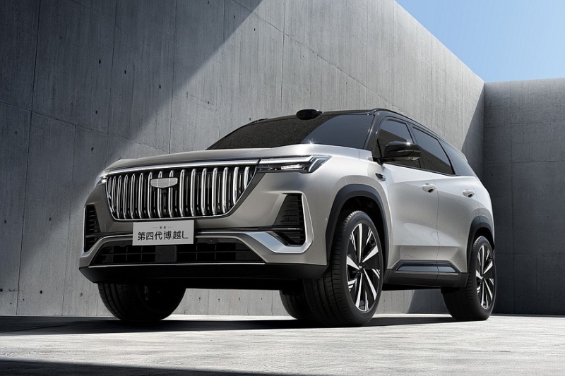 Бензиновый Geely Atlas: корректировка внешности, новый мотор и расширенное оснащение