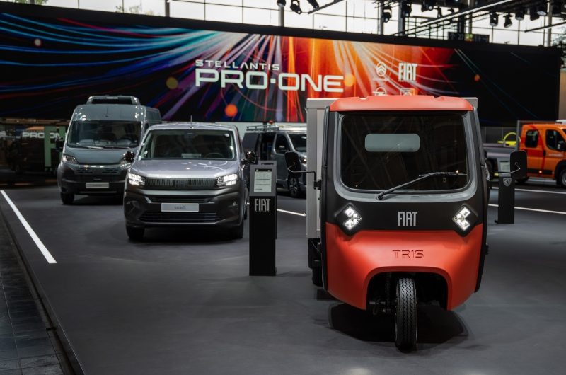 Fiat привёз на выставку новый фургон Doblo Easy Pro и трёхколёсный электрокар Tris