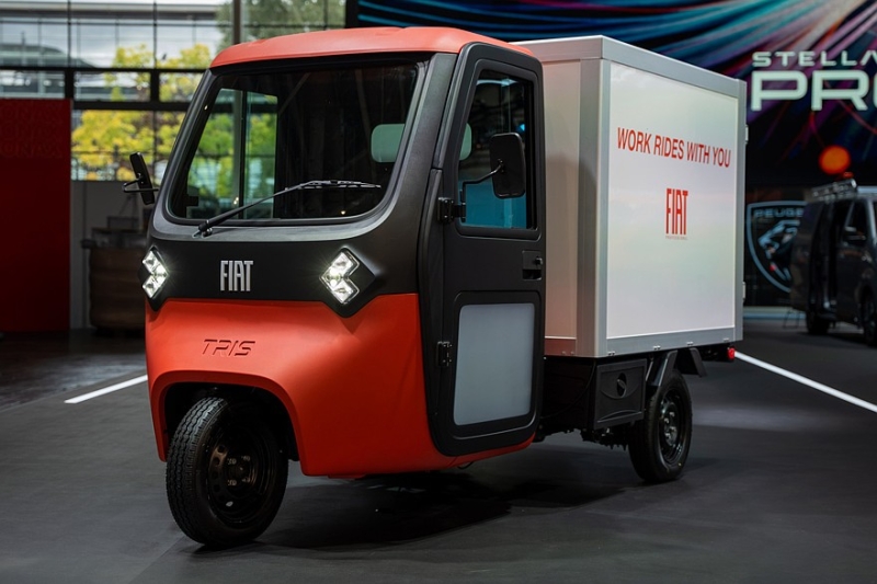 Fiat привёз на выставку новый фургон Doblo Easy Pro и трёхколёсный электрокар Tris