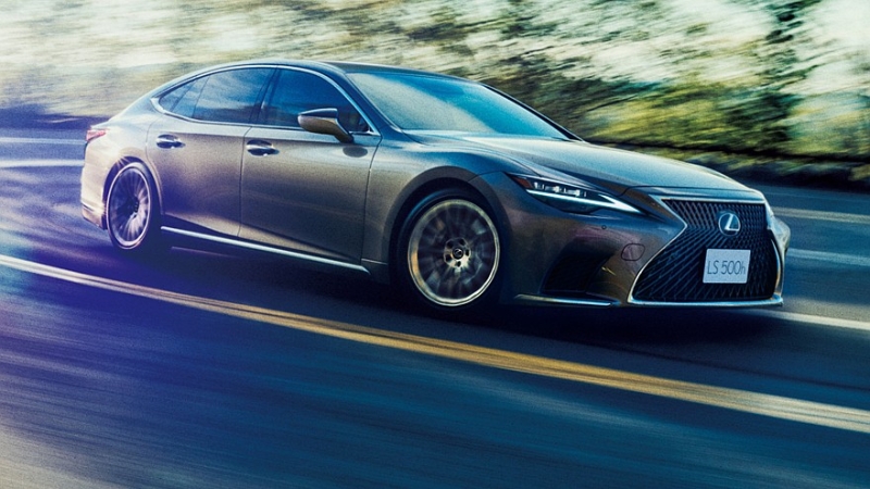 Флагманский седан Lexus LS получил несколько обновок, цены известны