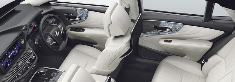 Флагманский седан Lexus LS получил несколько обновок, цены известны