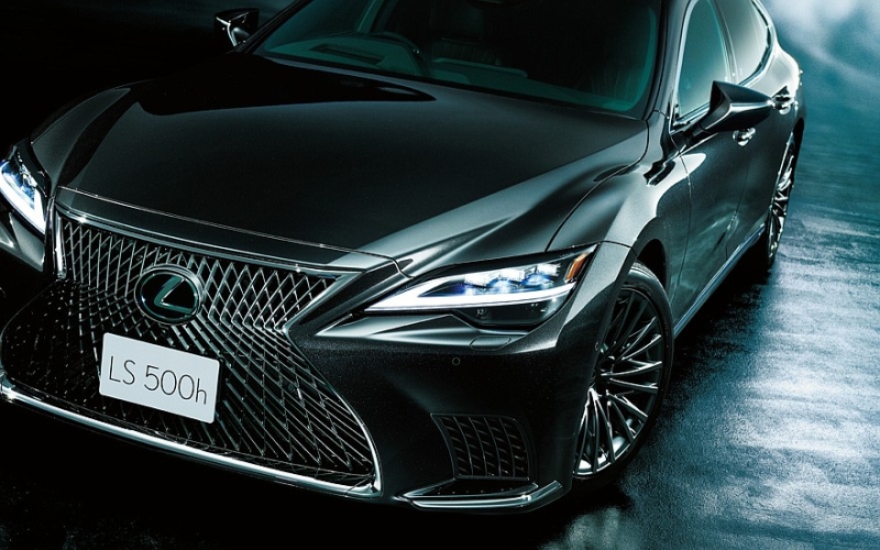 Флагманский седан Lexus LS получил несколько обновок, цены известны