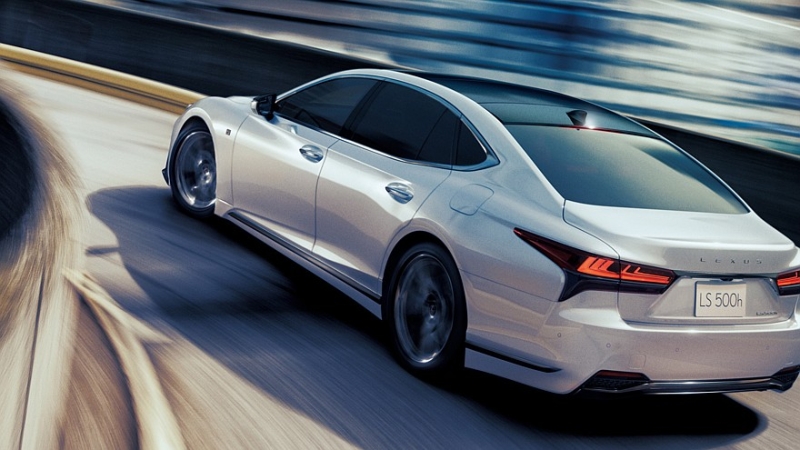 Флагманский седан Lexus LS получил несколько обновок, цены известны