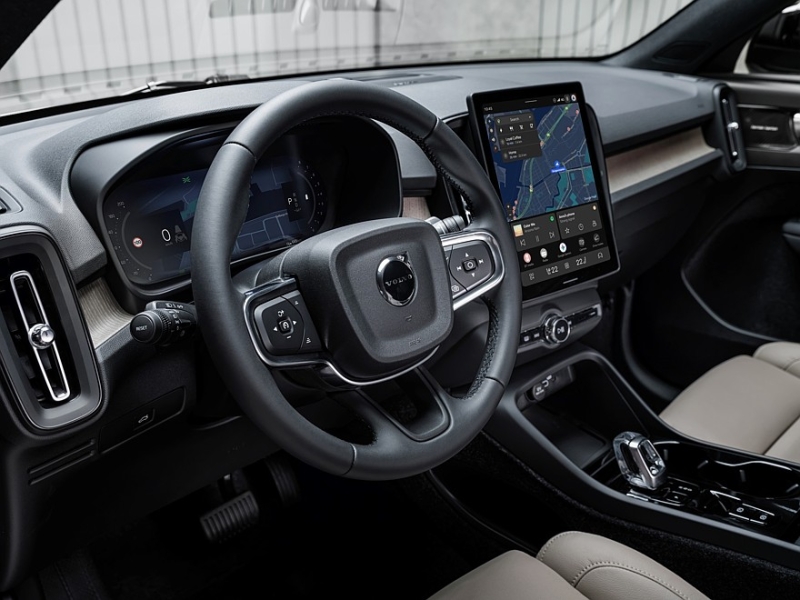 Компактные кроссоверы Volvo XC40, EX40 и EC40 пережили долгожданный рестайлинг