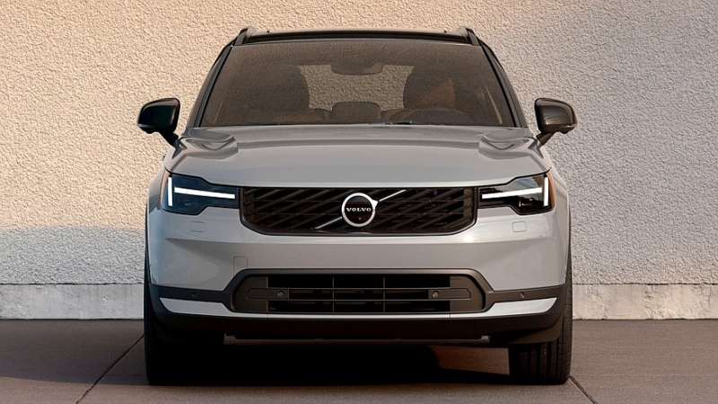 Компактные кроссоверы Volvo XC40, EX40 и EC40 пережили долгожданный рестайлинг
