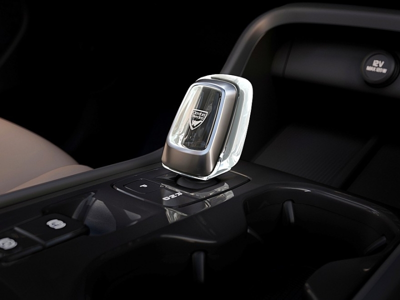 Компактные кроссоверы Volvo XC40, EX40 и EC40 пережили долгожданный рестайлинг