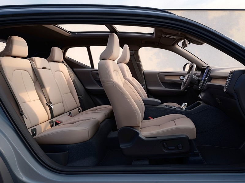 Компактные кроссоверы Volvo XC40, EX40 и EC40 пережили долгожданный рестайлинг