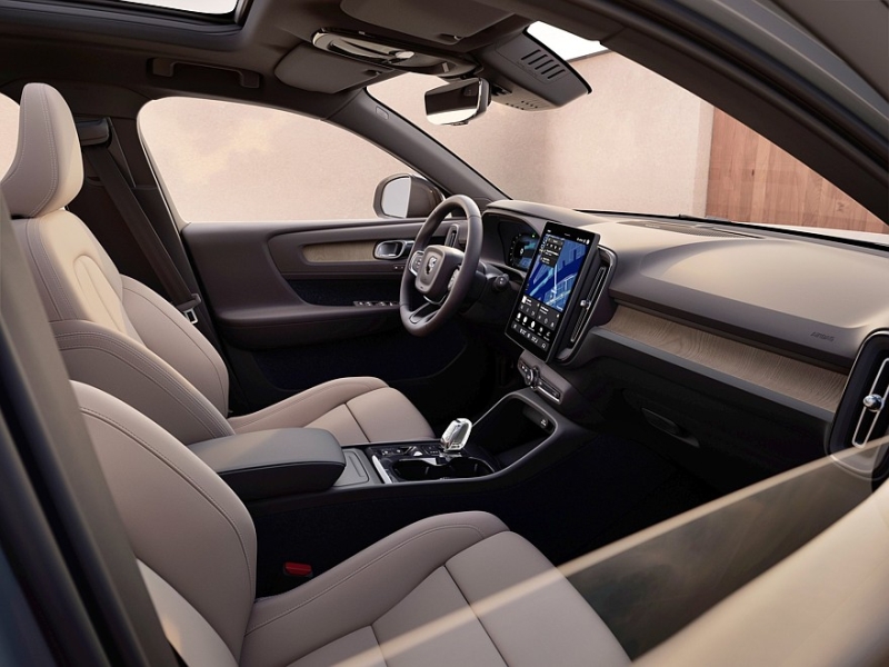 Компактные кроссоверы Volvo XC40, EX40 и EC40 пережили долгожданный рестайлинг