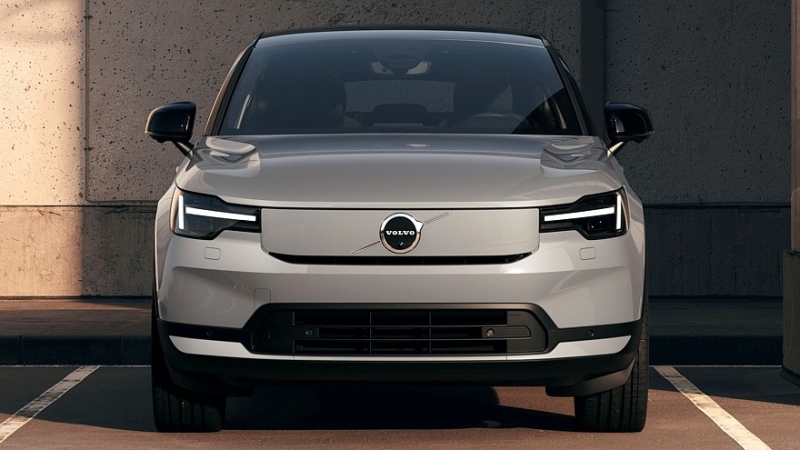 Компактные кроссоверы Volvo XC40, EX40 и EC40 пережили долгожданный рестайлинг