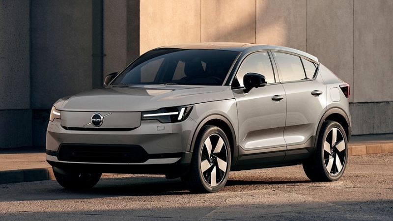 Компактные кроссоверы Volvo XC40, EX40 и EC40 пережили долгожданный рестайлинг