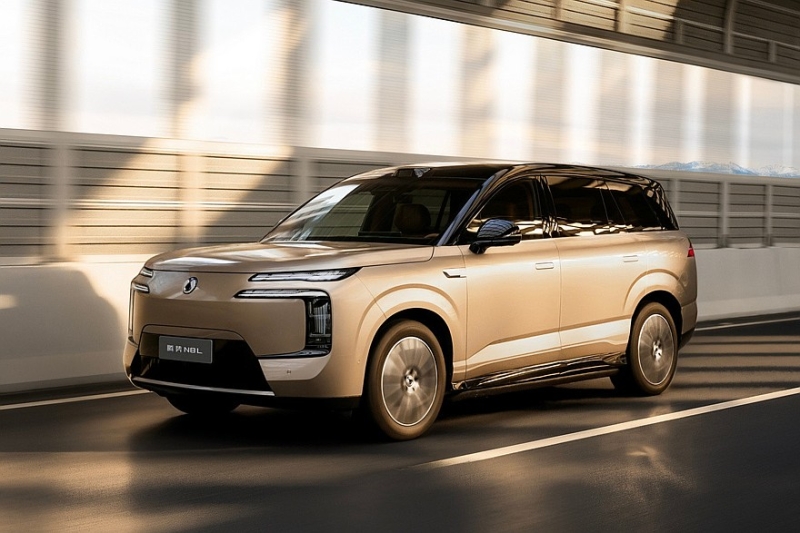 Кроссовер Denza N8L от BYD получил новую начинку и подешевел
