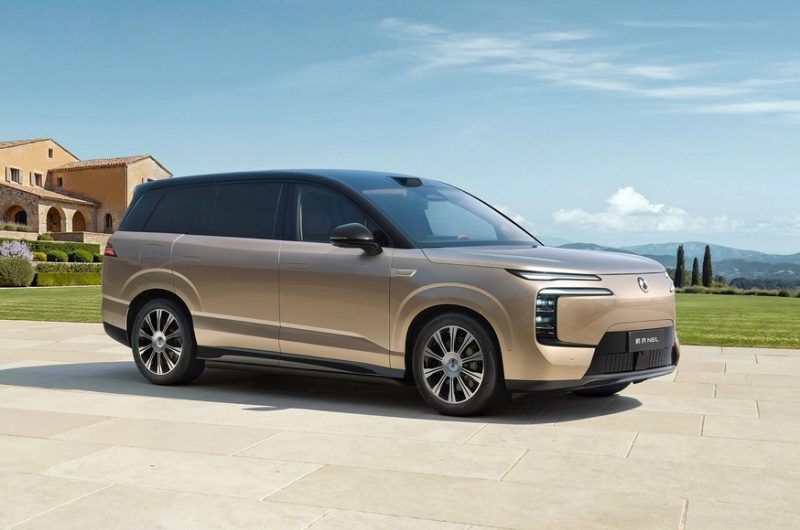 Кроссовер Denza N8L от BYD получил новую начинку и подешевел