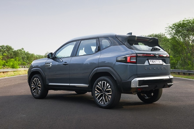 Кроссовер Nissan Tekton, брат Renault Duster: теперь с левым рулём