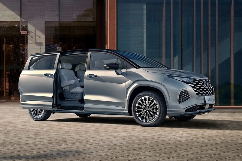 Минивэн Hyundai Custo получит новое «лицо» после рестайлинга