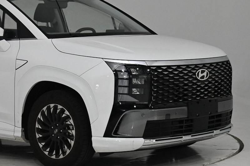 Минивэн Hyundai Custo получит новое «лицо» после рестайлинга