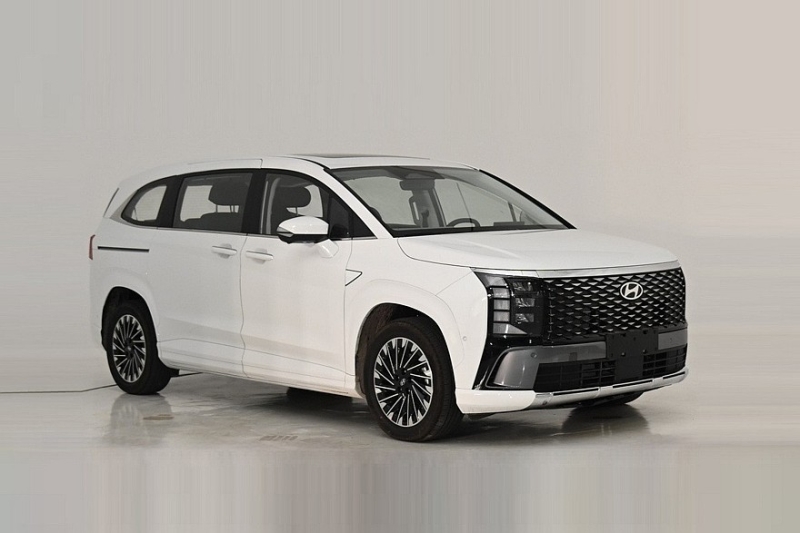 Минивэн Hyundai Custo получит новое «лицо» после рестайлинга