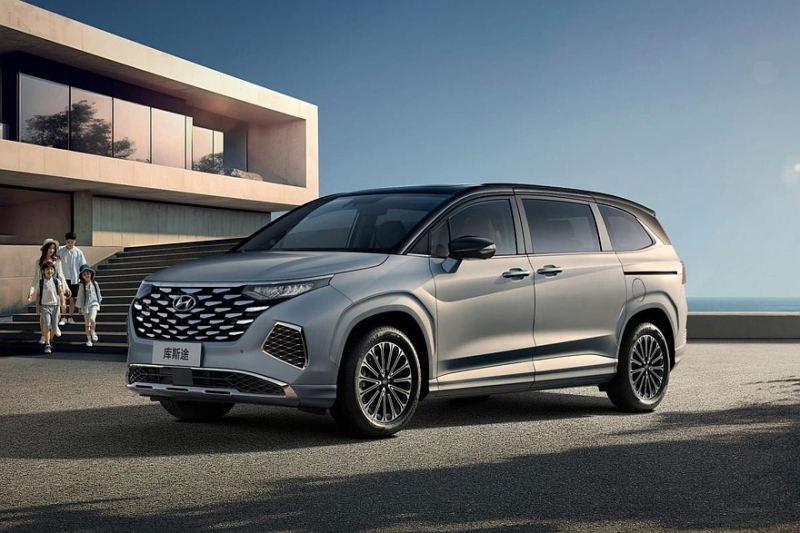 Минивэн Hyundai Custo получит новое «лицо» после рестайлинга