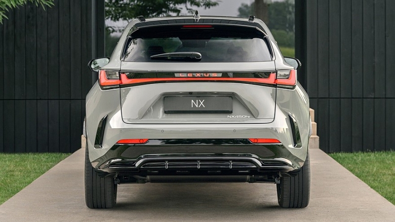 Обновлённый Lexus NX: упрощённый салон с парфюмом и настроенное на Нюрбургринге шасси