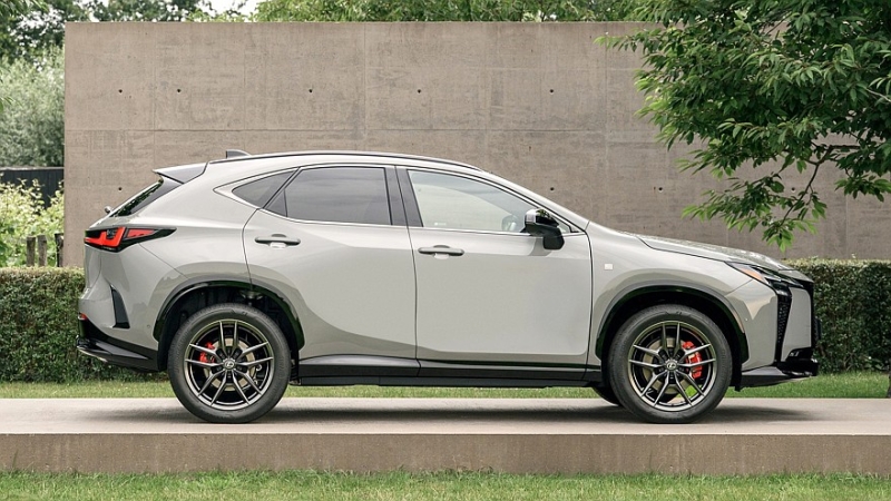 Обновлённый Lexus NX: упрощённый салон с парфюмом и настроенное на Нюрбургринге шасси