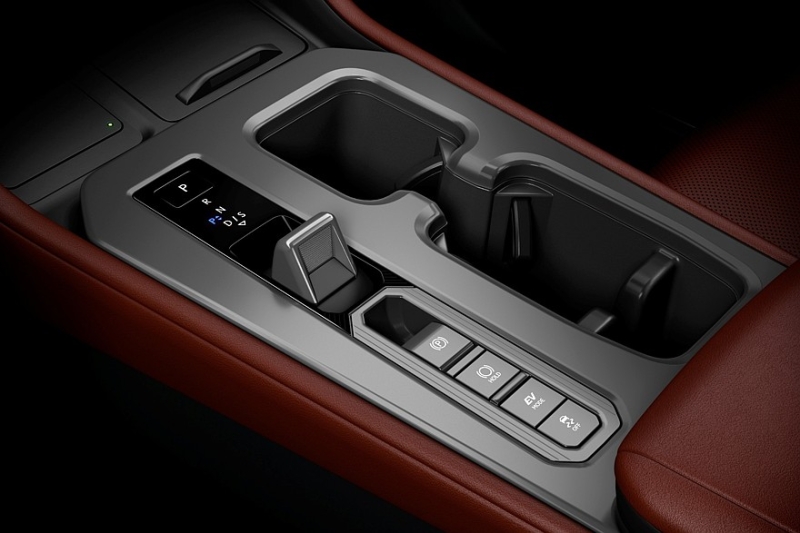 Обновлённый Lexus NX: упрощённый салон с парфюмом и настроенное на Нюрбургринге шасси
