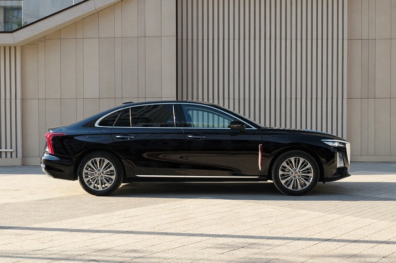 Обновлённый седан Hongqi H5 стартует в России: объявлена цена