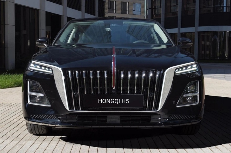Обновлённый седан Hongqi H5 стартует в России: объявлена цена