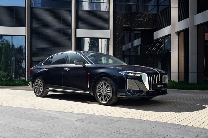 Обновлённый седан Hongqi H5 стартует в России: объявлена цена