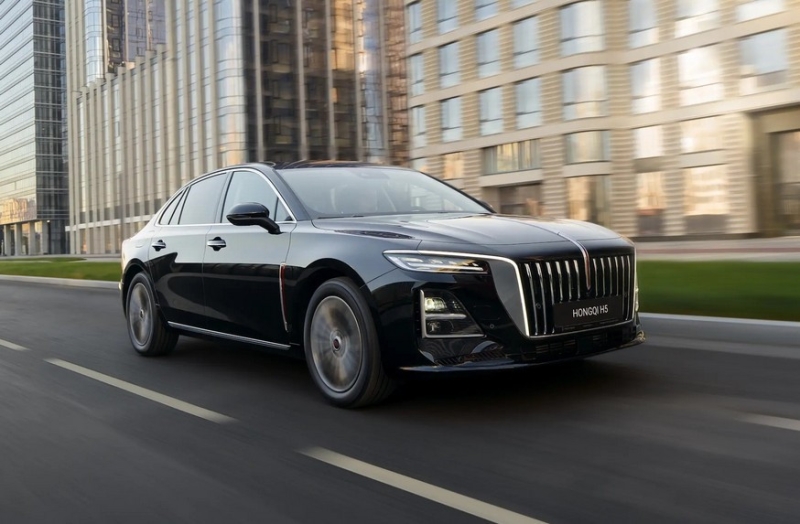 Обновлённый седан Hongqi H5 стартует в России: объявлена цена