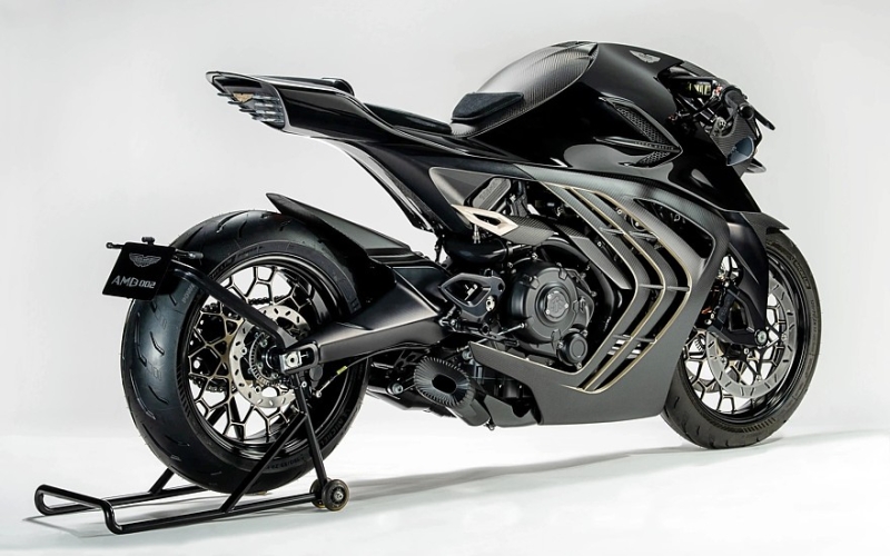 Первый дорожный мотоцикл от Aston Martin и Brough Superior: для состоятельных эстетов