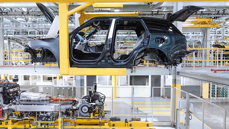 Range Rover Electric полностью рассекречен: средние характеристики за бешеные деньги