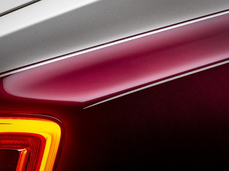 Rolls-Royce создал уникальный Phantom Hummingbird с инкрустацией из ракушек