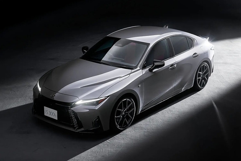 Седан Lexus IS обзавёлся новой спецверсией на домашнем рынке