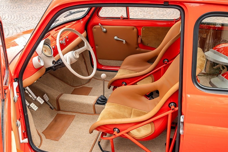 Старый Fiat 500, простоявший 25 лет в сарае, превратился в изысканный рестомод Scattante