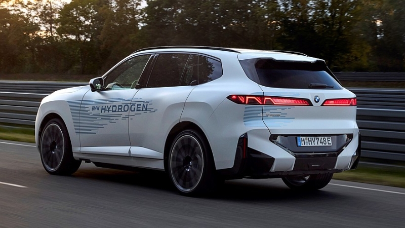 Водородный BMW iX5 Hydrogen нового поколения сбросил камуфляж
